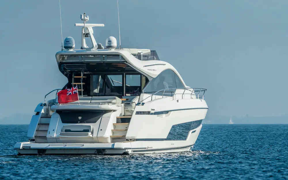 slider 3 Fairline Phantom 65 - null