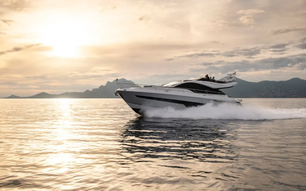 slider 4 Fairline Phantom 65 - null