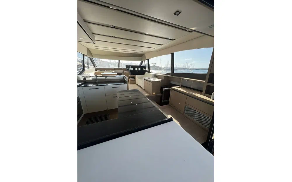 slider 9 Prestige Yachts 630 Fly