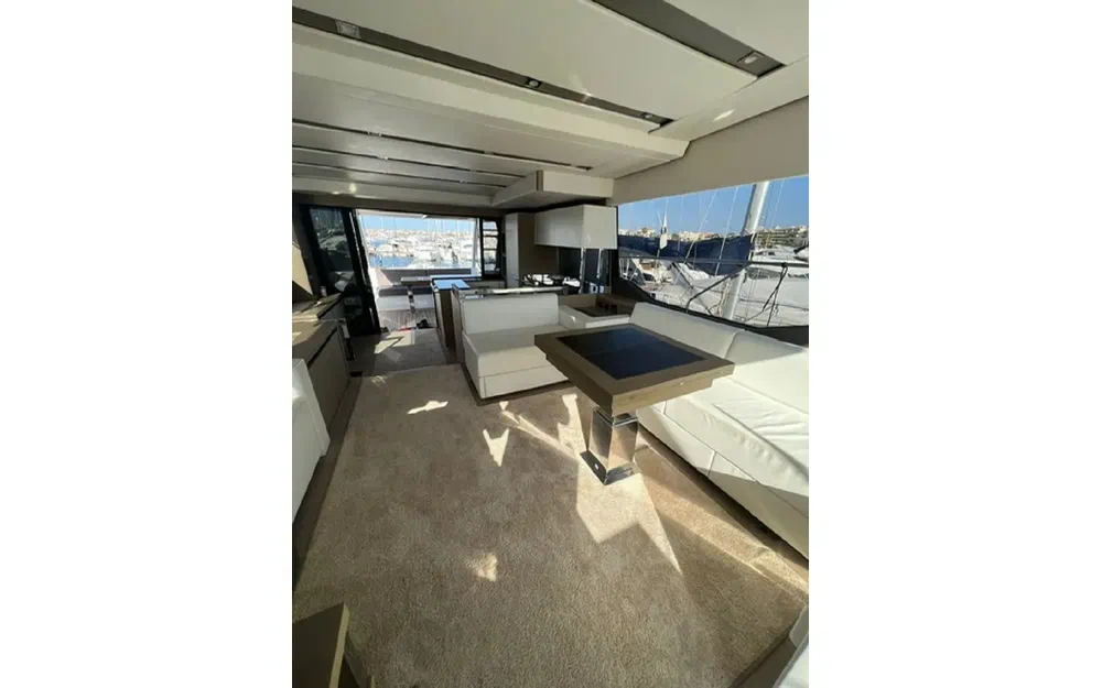 slider 10 Prestige Yachts 630 Fly