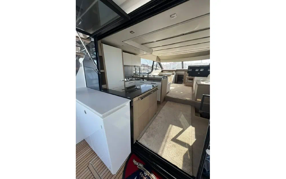 slider 12 Prestige Yachts 630 Fly