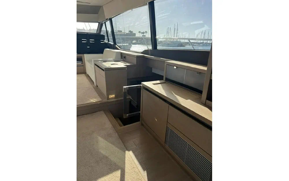 slider 13 Prestige Yachts 630 Fly