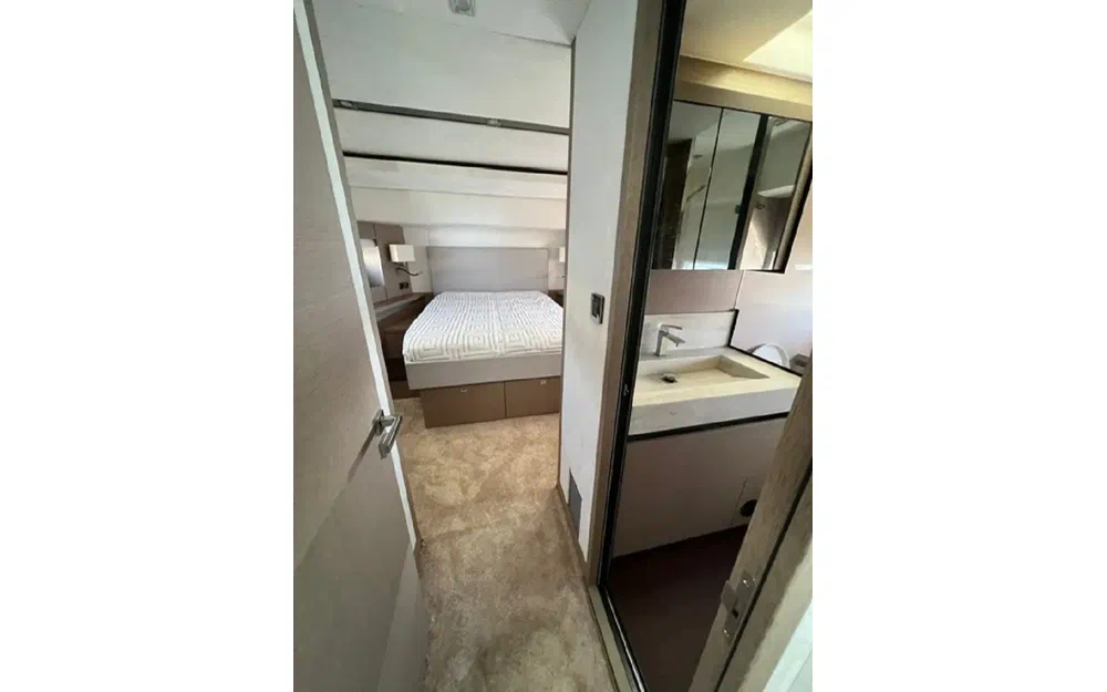 slider 16 Prestige Yachts 630 Fly