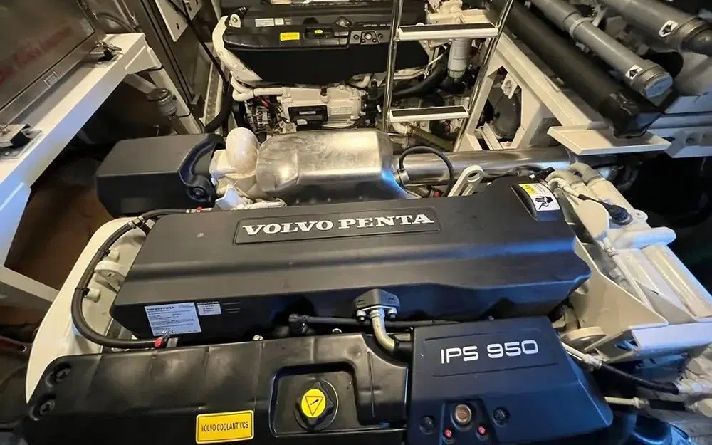 slider 17 Prestige Yachts 630 Fly