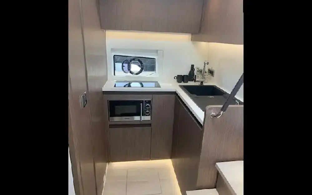 slider 10 Sealine  S 390