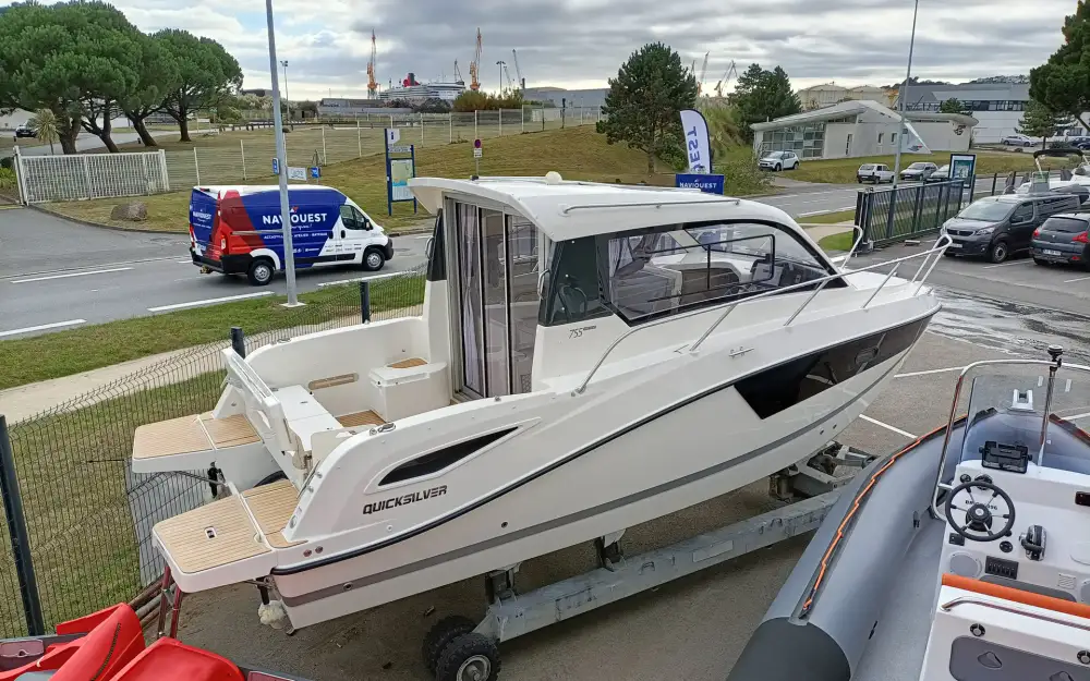 slider 17 Quicksilver Activ 755 Weekend