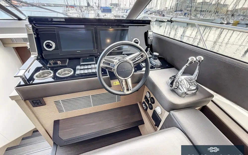 slider 10 Prestige Yachts 590 S