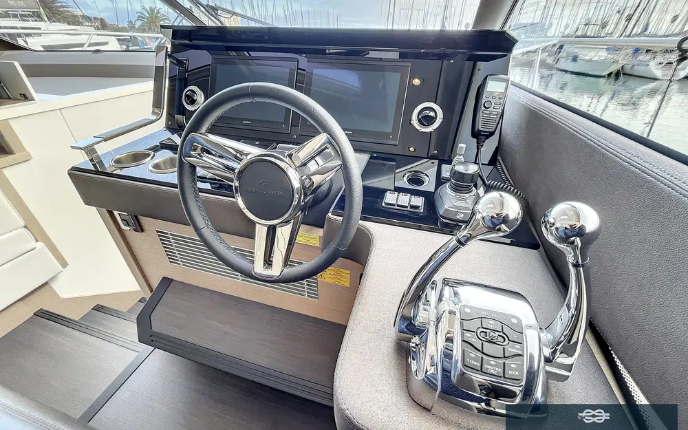 slider 11 Jeanneau Prestige 590