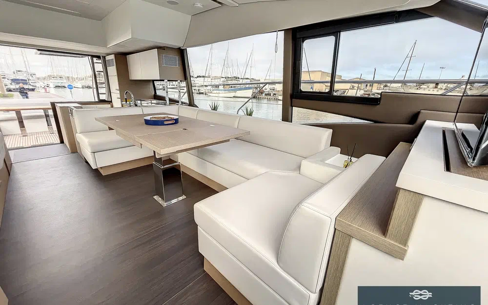 slider 13 Prestige Yachts 590 S