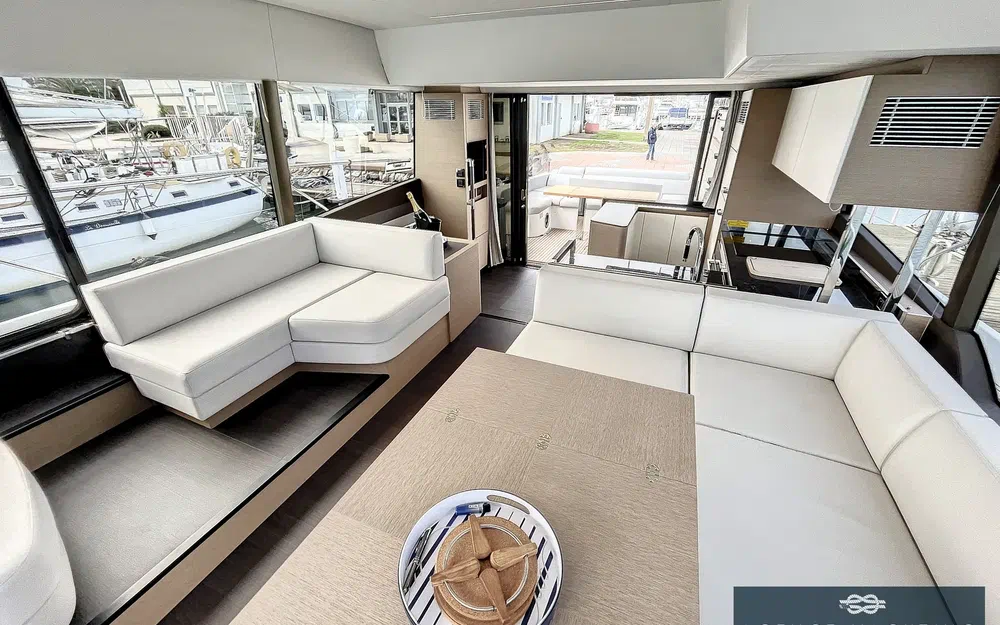 slider 15 Jeanneau Prestige 590