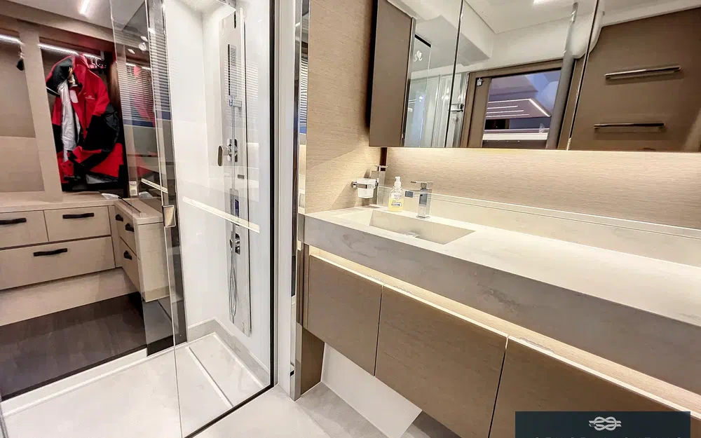 slider 21 Jeanneau Prestige 590