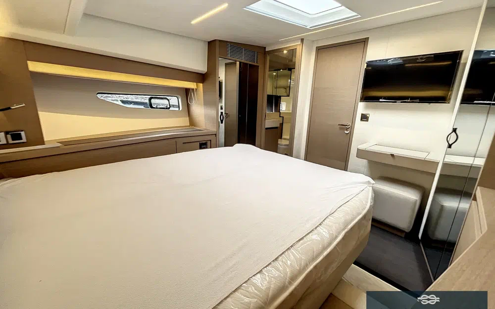 slider 26 Jeanneau Prestige 590