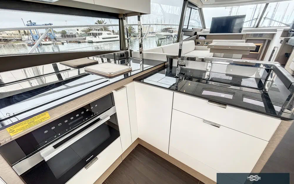slider 34 Prestige Yachts 590 S