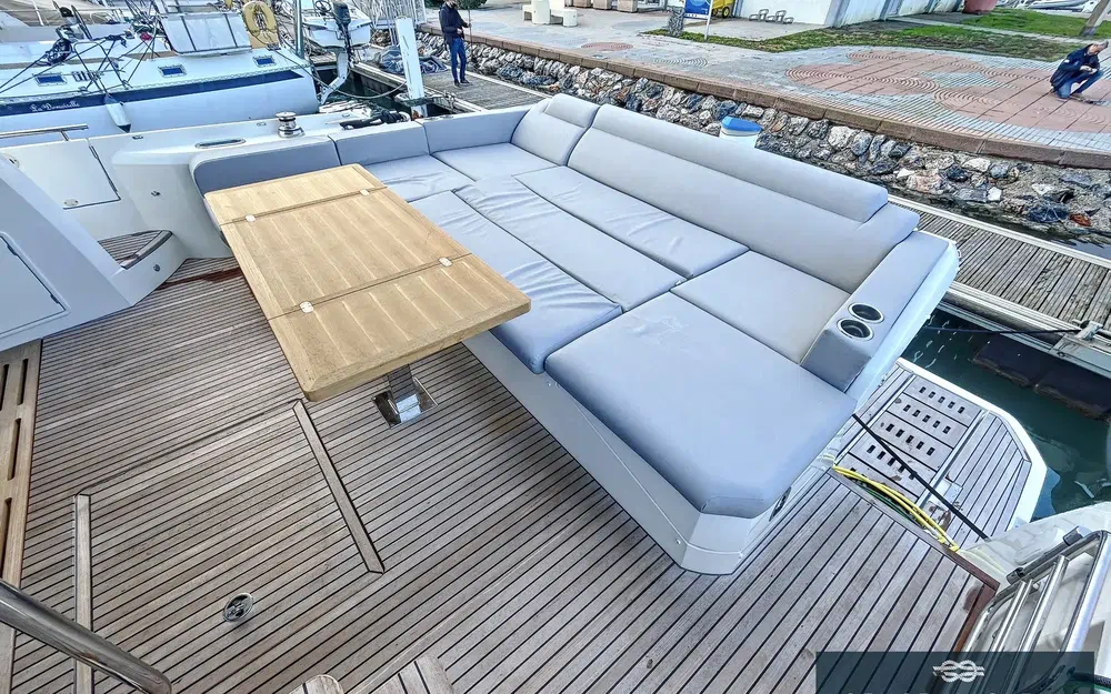 slider 3 Jeanneau Prestige 590