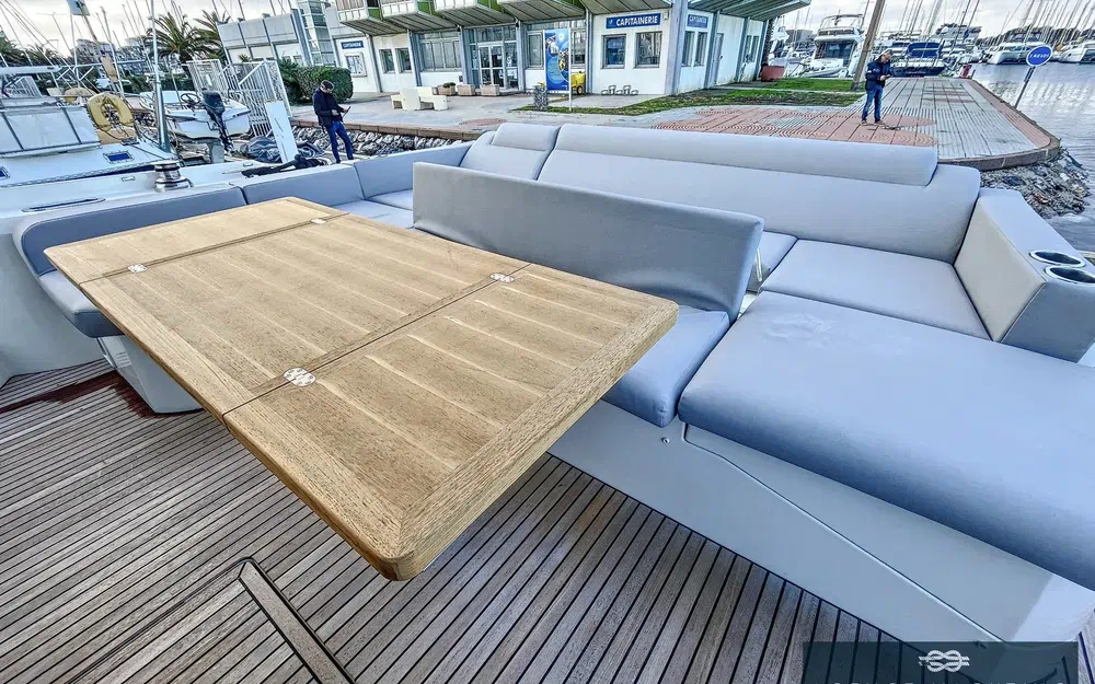 slider 5 Prestige Yachts Prestige 590 S