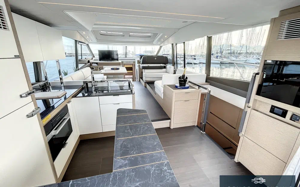 slider 6 Prestige Yachts Prestige 590 S
