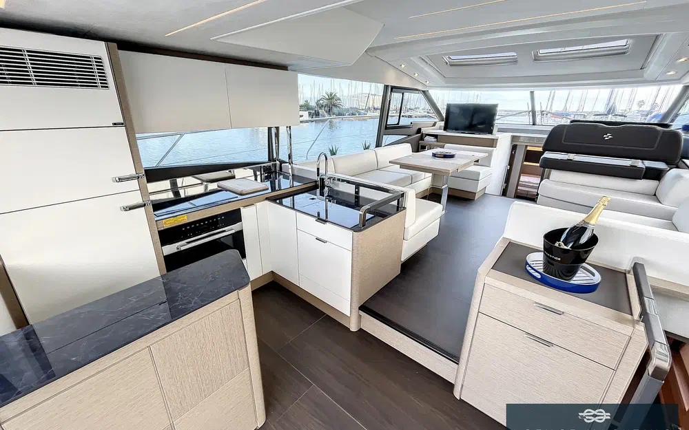 slider 7 Prestige Yachts 590 S