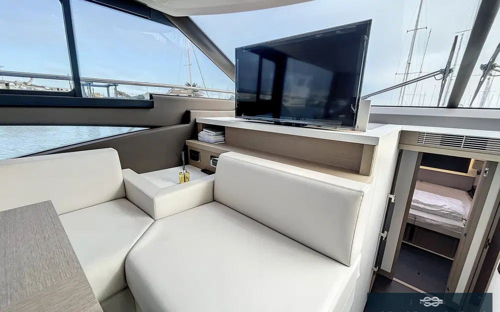 slider 8 Prestige Yachts 590 S