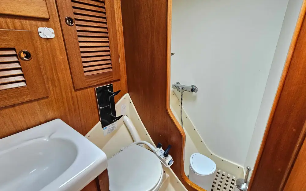 slider 18 Hallberg Rassy  42