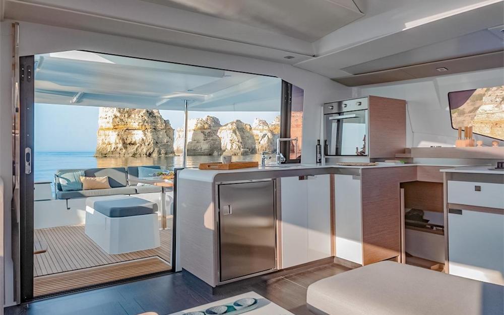 slider 2 Fountaine Pajot Elba 45