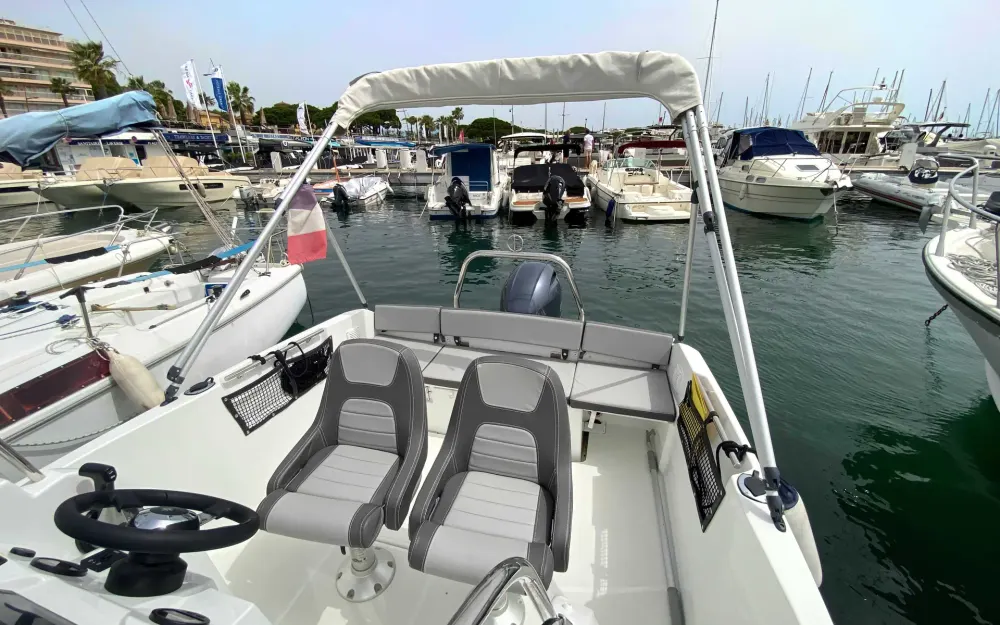 slider 0 Jeanneau Cap Camarat 5.5 CC Serie 2