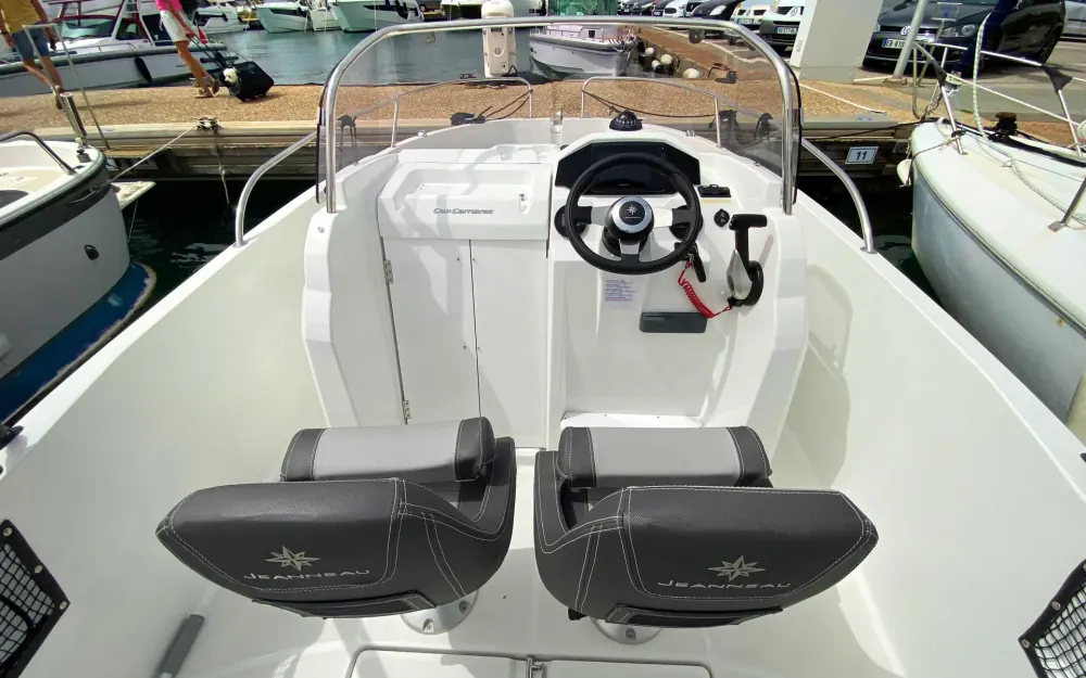 slider 6 Jeanneau Cap Camarat 5.5 CC Serie 2