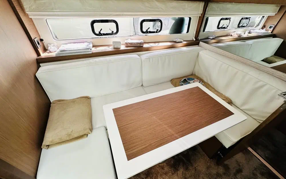 slider 9 Jeanneau Leader 40