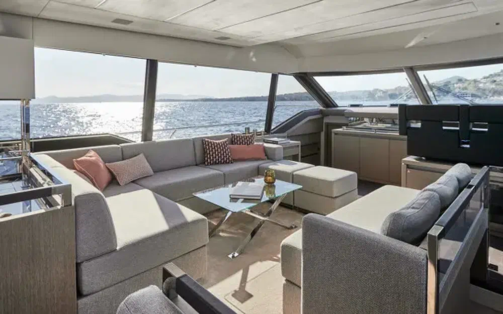 slider 10 Prestige Yachts 690