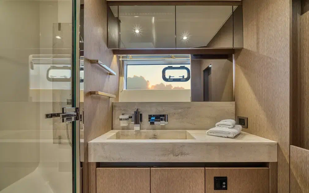 slider 16 Prestige Yachts 690