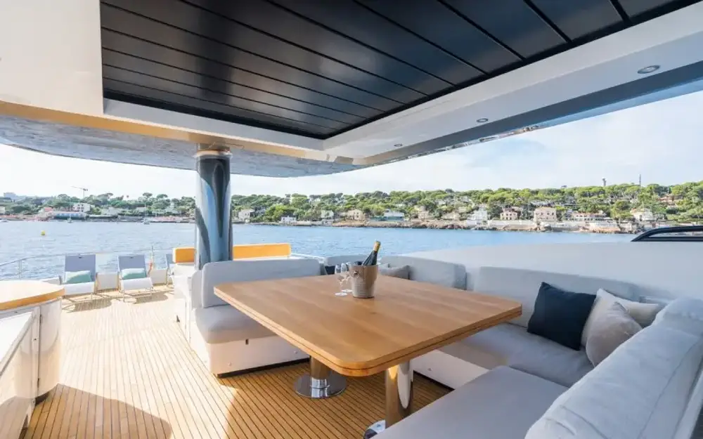 slider 24 Azimut Magellano 25