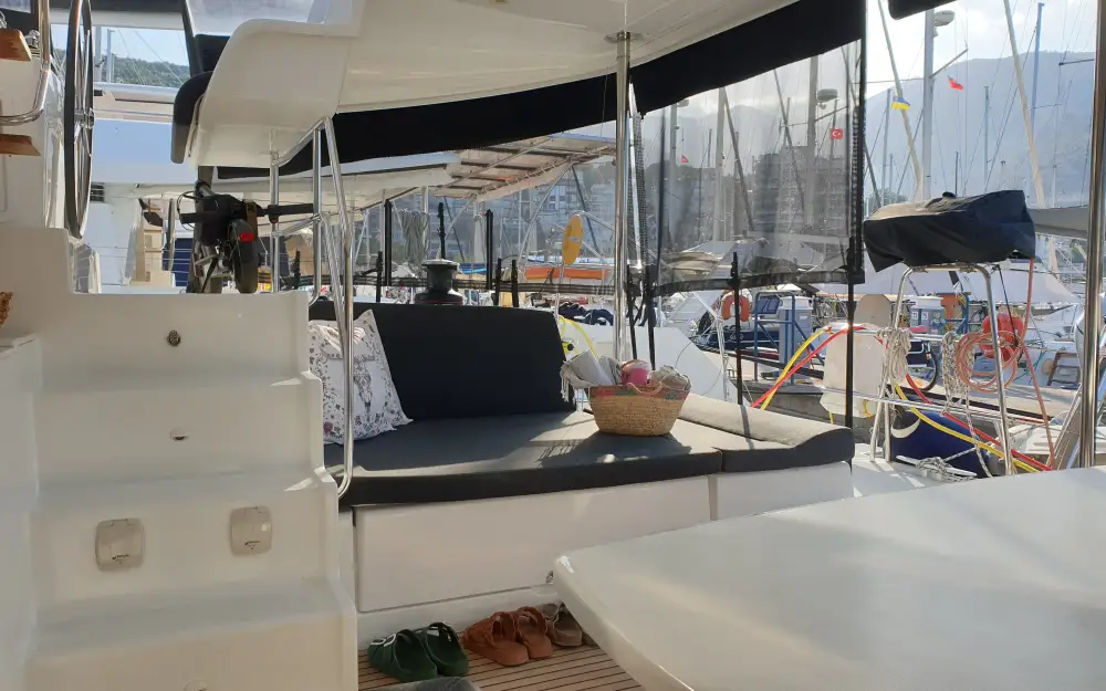 slider 16 Lagoon  450 Sport Top
