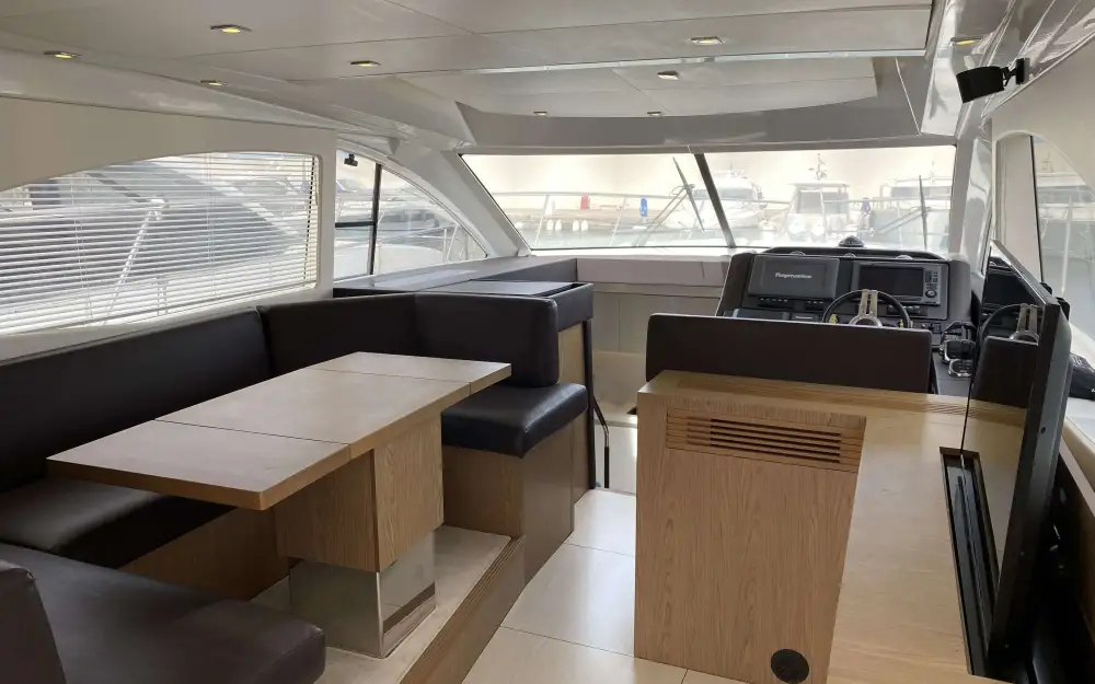 slider 1 Beneteau Gran Turismo 49