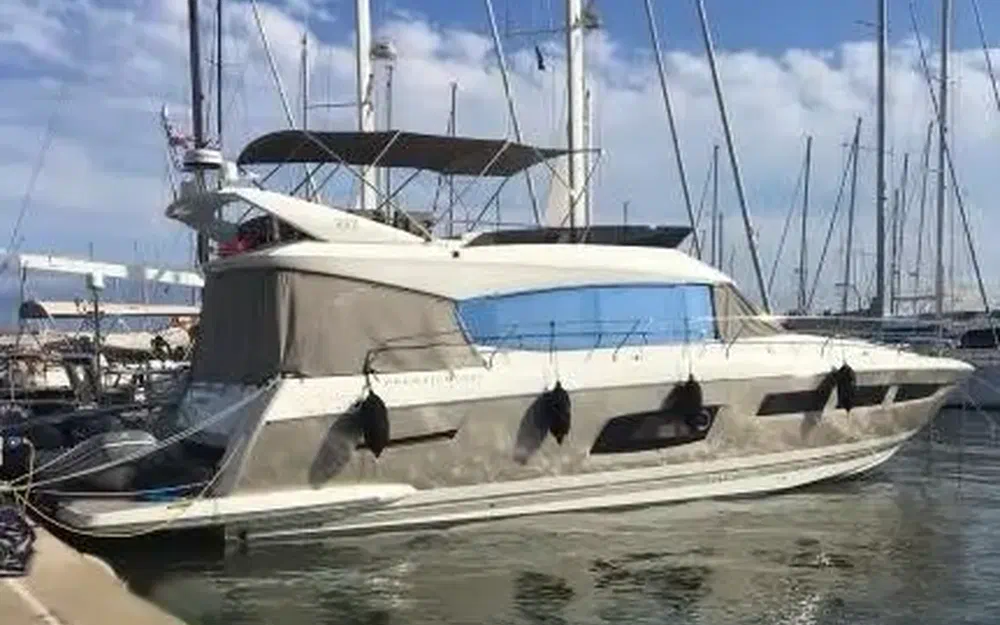 slider 0 Prestige Yachts 560 Fly