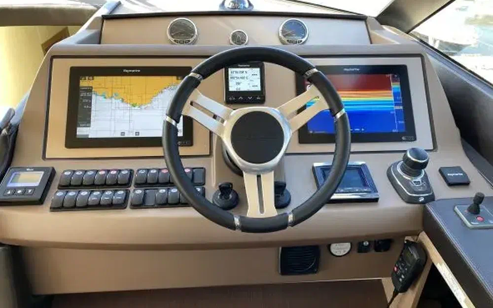 slider 11 Prestige Yachts 560 Fly