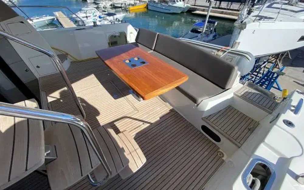 slider 13 Prestige Yachts 560 Fly