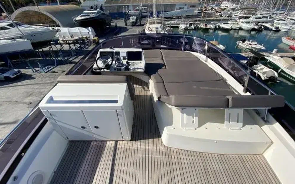 slider 14 Prestige Yachts 560 Fly