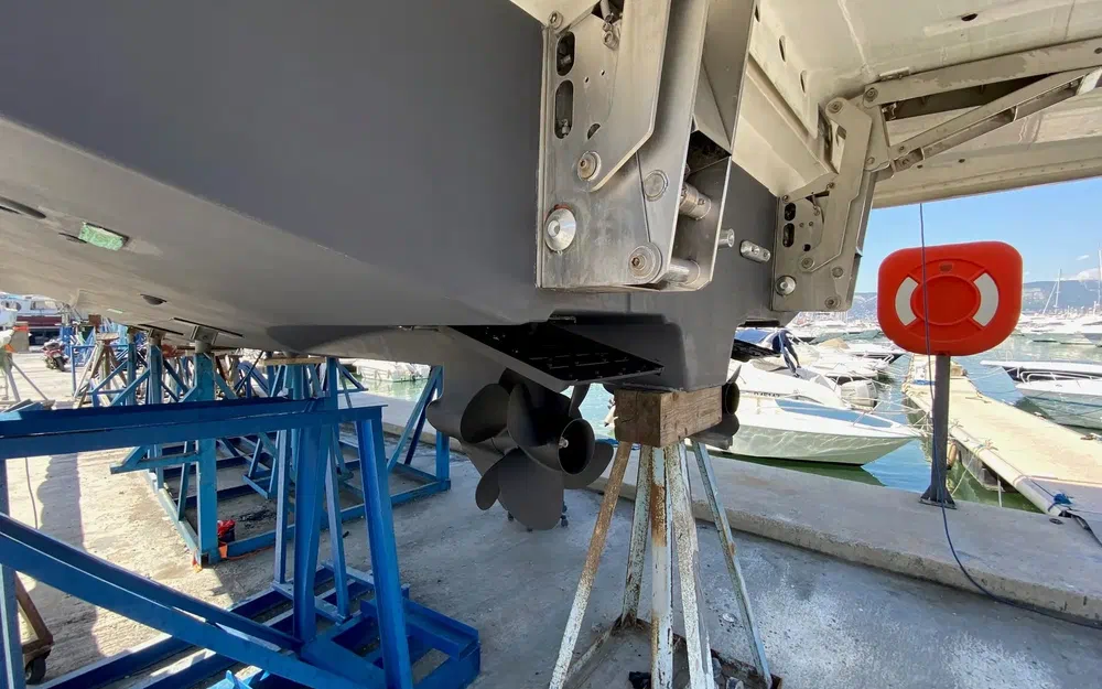 slider 17 Prestige Yachts 560 Fly