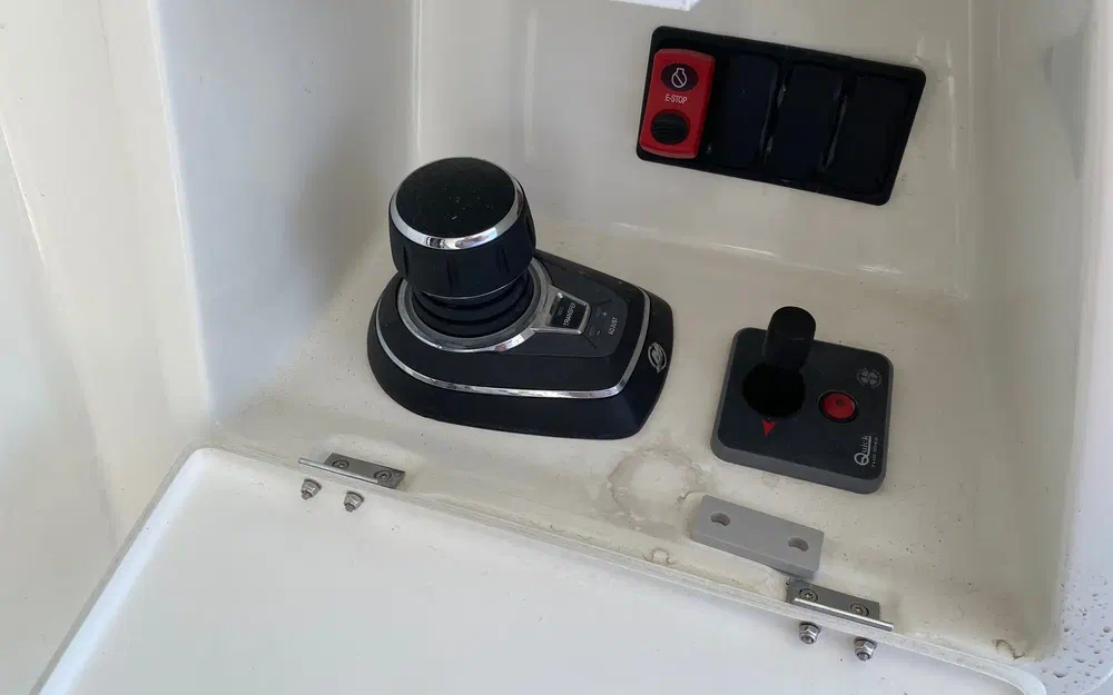 slider 19 Prestige Yachts 560 Fly