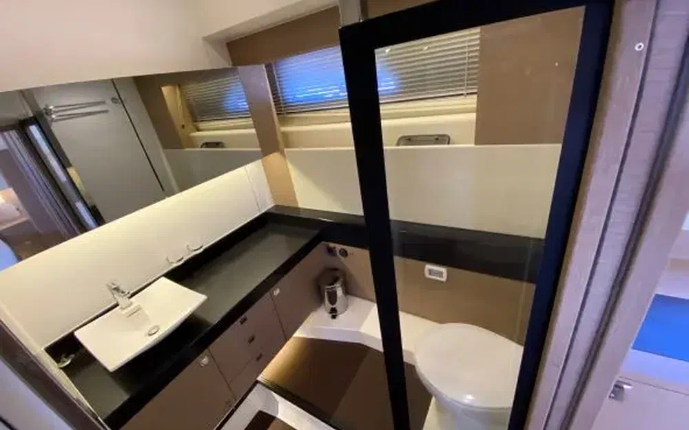 slider 5 Prestige Yachts 560 Fly