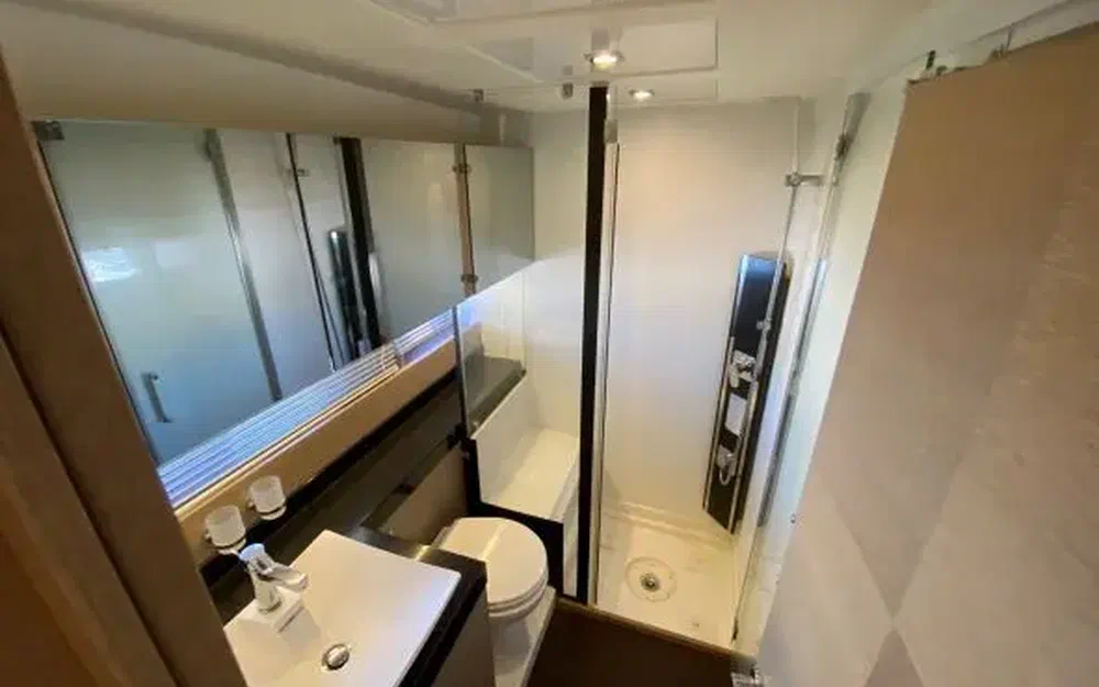 slider 8 Prestige Yachts 560 Fly