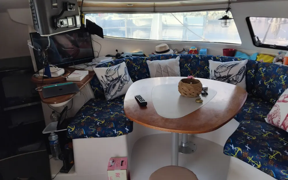 slider 6 Fountaine Pajot Athena 38