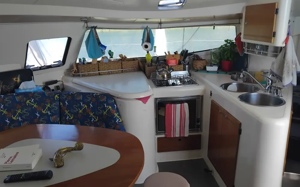 slider 7 Fountaine Pajot Athena 38