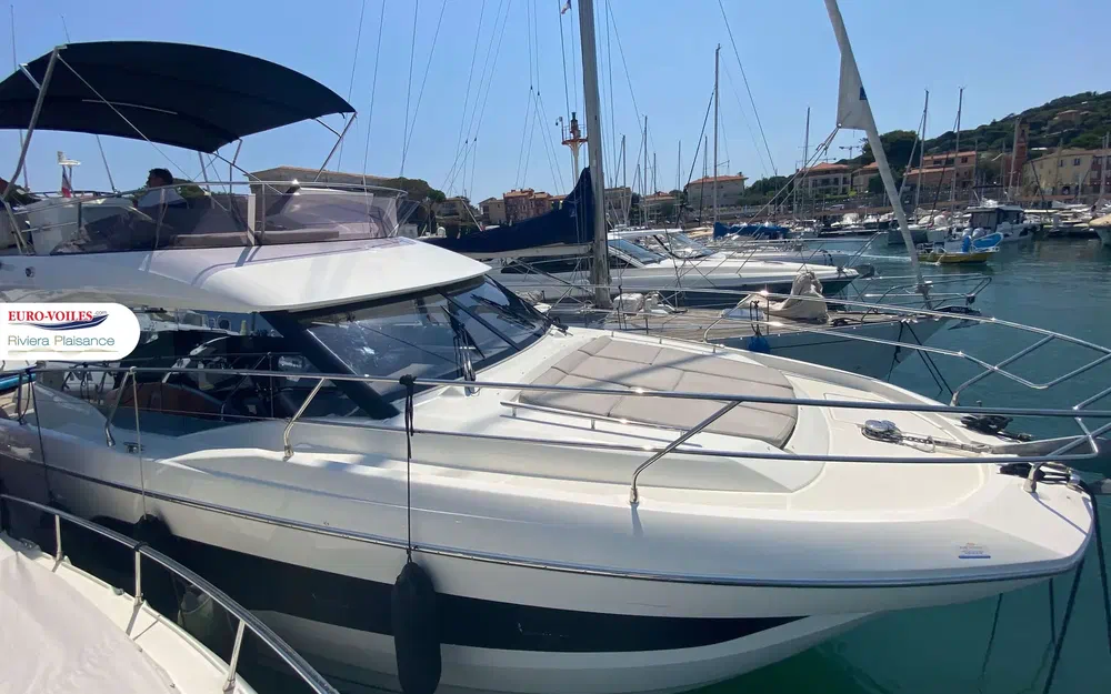 slider 0 Prestige Yachts 420 Fly