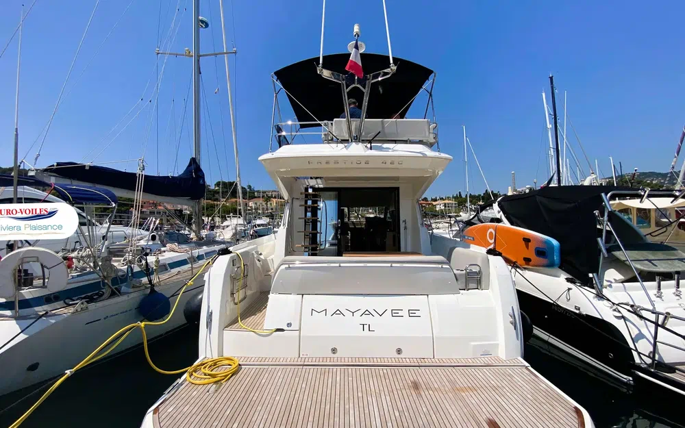 slider 2 Prestige Yachts 420 Fly