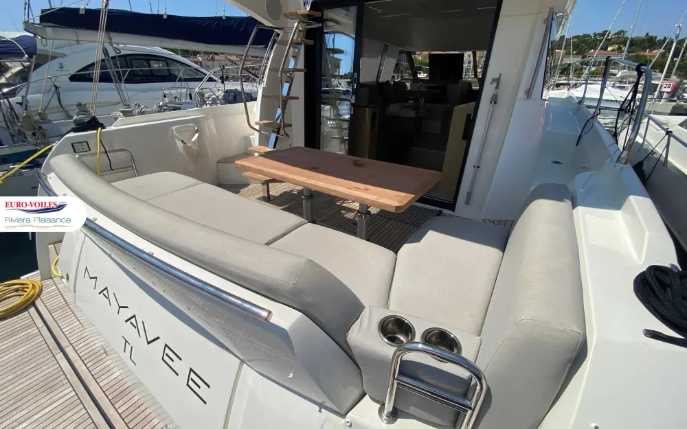slider 3 Prestige Yachts Prestige 420 Fly