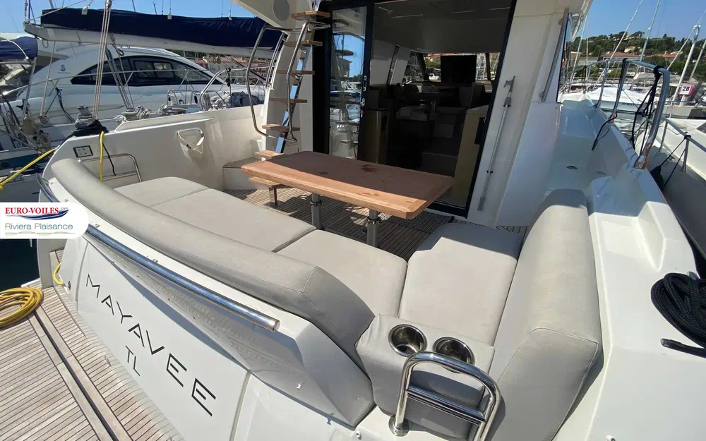 slider 4 Prestige Yachts 420 Fly