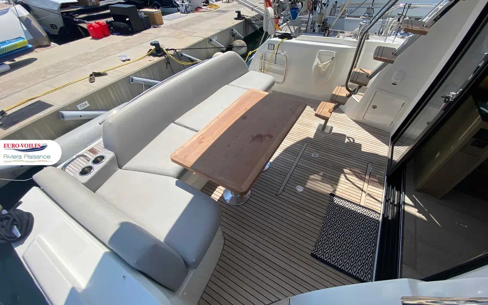 slider 5 Prestige Yachts 420 Fly