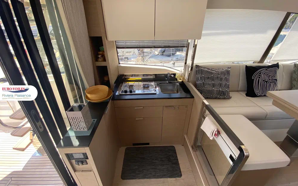 slider 7 Prestige Yachts 420 Fly