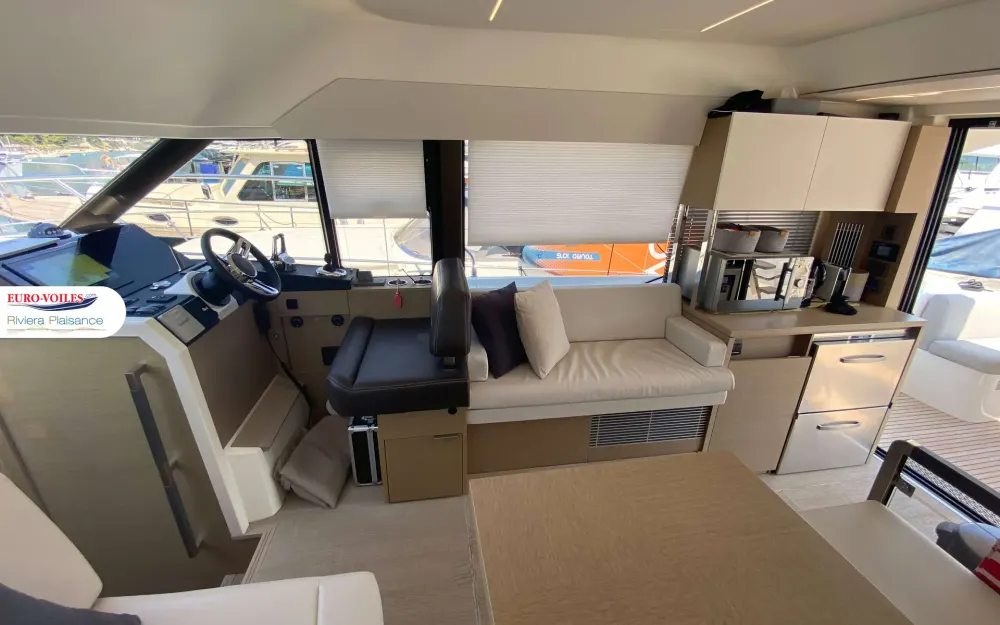 slider 8 Prestige Yachts Prestige 420 Fly