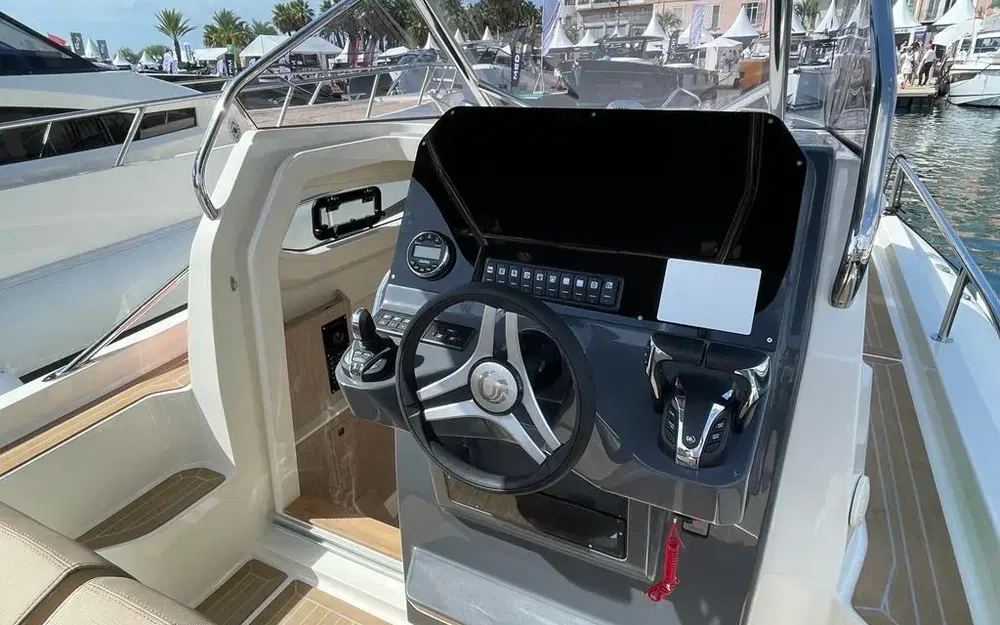 slider 8 Capelli Tempest 1000